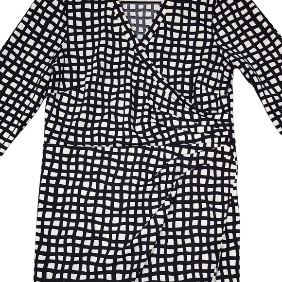 The Limited Faux Wrap Dress Medium Black White V Neck 3/4 Sleeves‎ - Picture 5 of 11